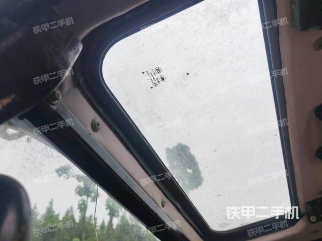 左后方玻璃角標(駕駛室部分) 左后方玻璃角標(駕駛室部分)