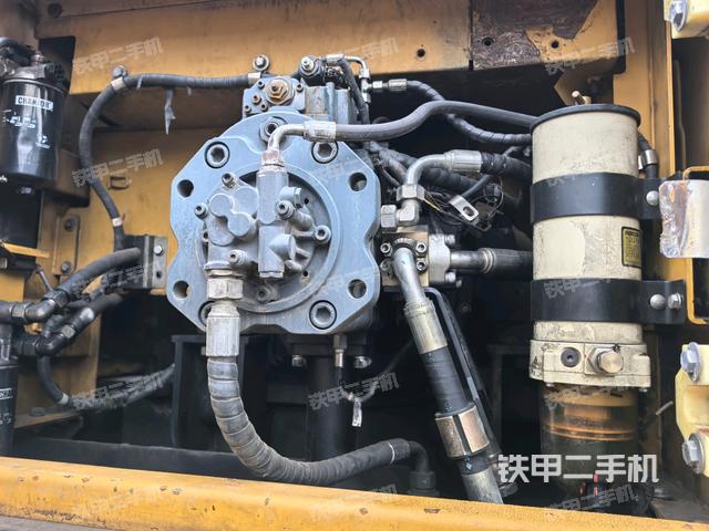 液壓泵斜45?右(大件艙室) 液壓泵斜45?右(大件艙室)