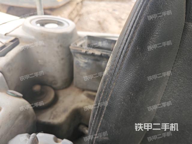 后窗玻璃角標(駕駛室部分) 后窗玻璃角標(駕駛室部分)