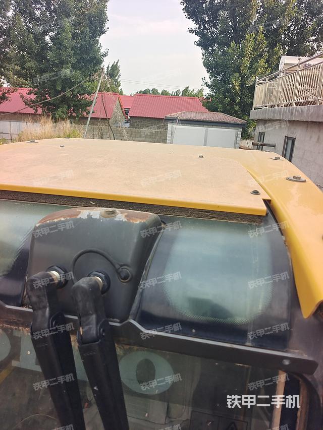 驾驶室顶部（整机外观）