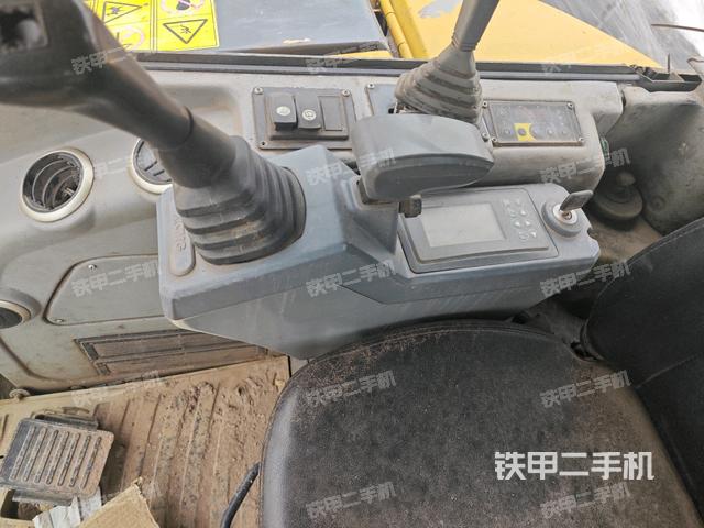 座椅右側控制臺/鑰匙門/油門/含右手柄(駕駛室部分) 座椅右側控制臺/鑰匙門/油門/含右手柄(駕駛室部分)