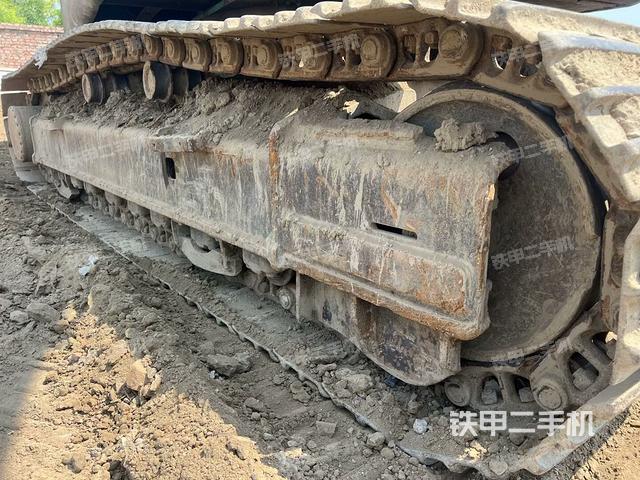 单侧履带整体(整机外观) 单侧履带整体(整机外观)