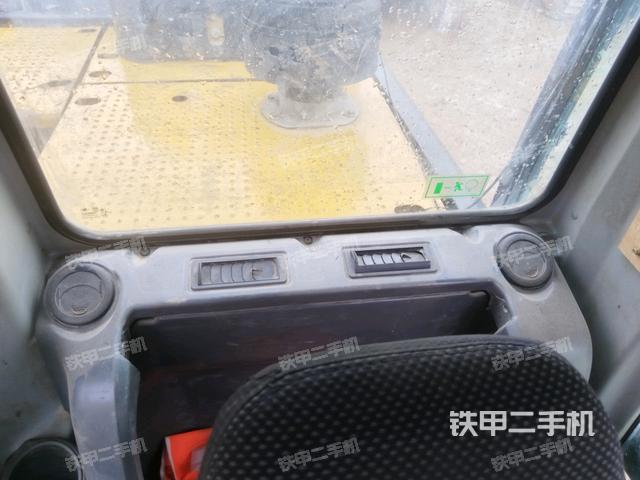 左后方玻璃角標(biāo)(駕駛室部分) 左后方玻璃角標(biāo)(駕駛室部分)