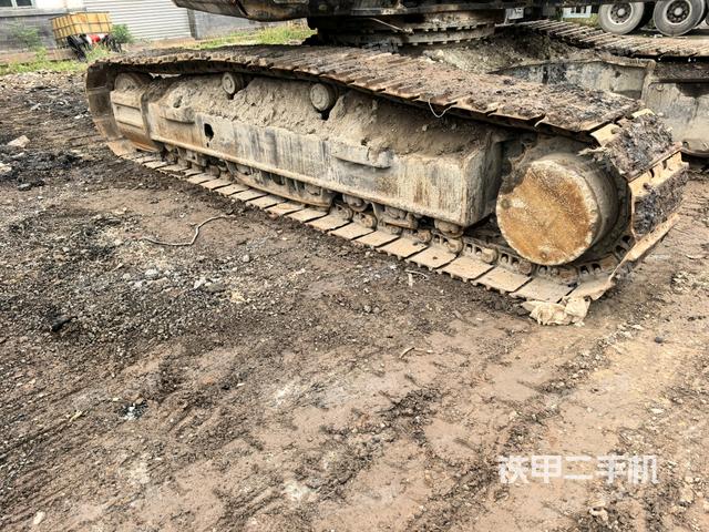 左側(cè)履帶整體?(行走機(jī)構(gòu)) 左側(cè)履帶整體?(行走機(jī)構(gòu))