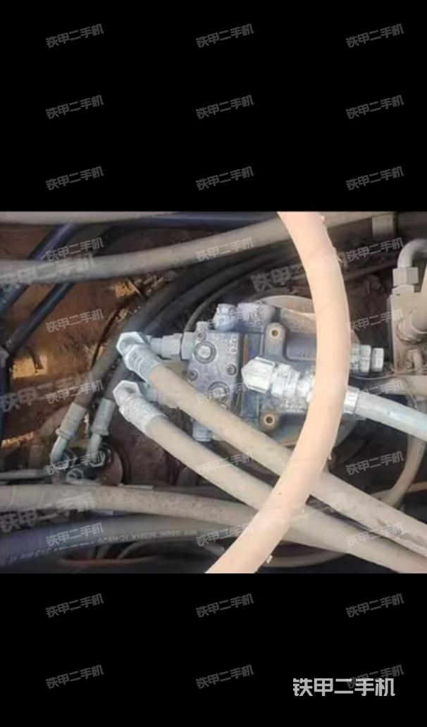 回转马达和主控阀（整机外观）