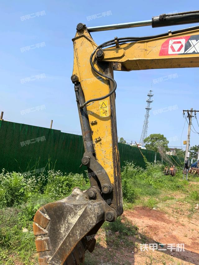 铲斗右后整体(工作和回转装置) 铲斗右后整体(工作和回转装置)