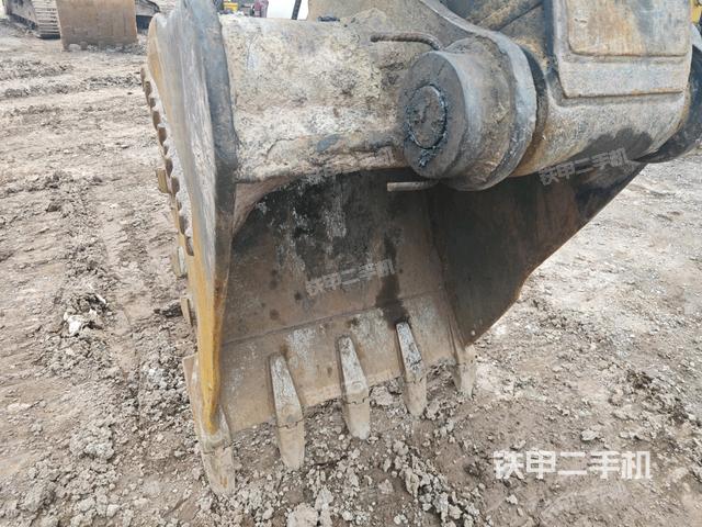 鏟斗右后整體(工作和回轉(zhuǎn)裝置) 鏟斗右后整體(工作和回轉(zhuǎn)裝置)
