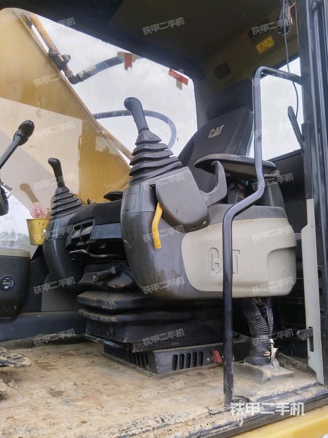 右側(cè)玻璃角標(biāo)(駕駛室部分) 右側(cè)玻璃角標(biāo)(駕駛室部分)