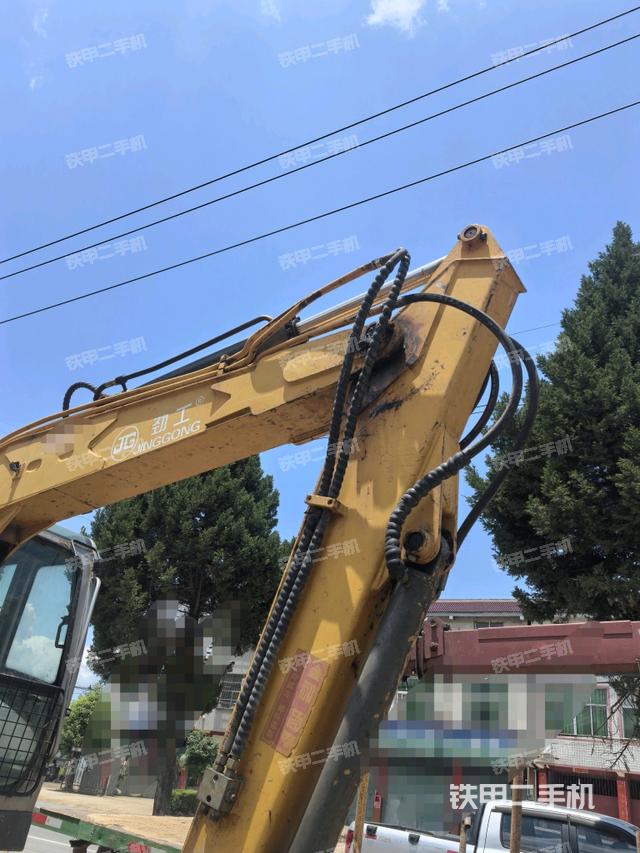 小臂整体右前(工作和回转装置) 小臂整体右前(工作和回转装置)