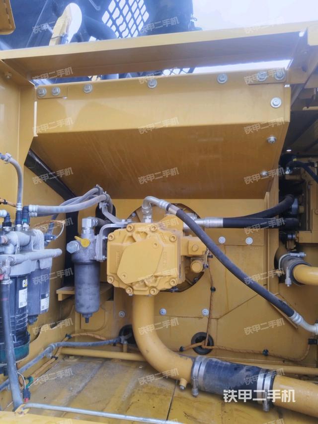 液壓泵艙室正面整體（整機(jī)外觀）