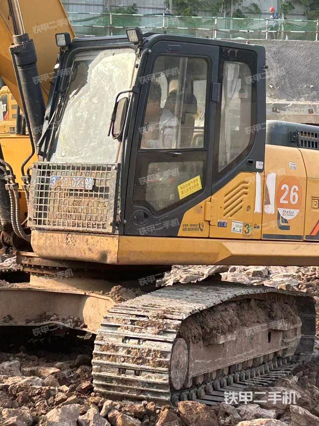 駕駛室整體(整機(jī)外觀) 駕駛室整體(整機(jī)外觀)