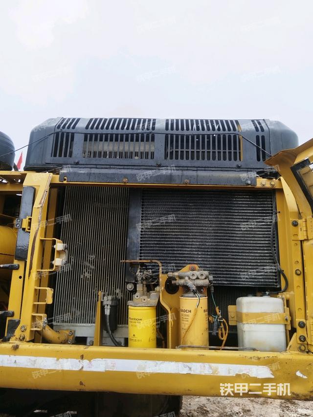 散熱器正面(大件艙室) 散熱器正面(大件艙室)