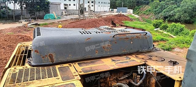 驾驶室顶部（整机外观）