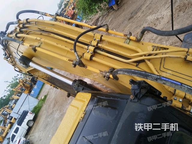 大臂背部俯視(工作和回轉(zhuǎn)裝置) 大臂背部俯視(工作和回轉(zhuǎn)裝置)