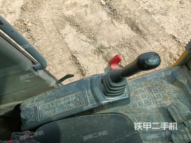 座椅左側(cè)控制臺(tái)/音響/含左手柄(駕駛室部分) 座椅左側(cè)控制臺(tái)/音響/含左手柄(駕駛室部分)