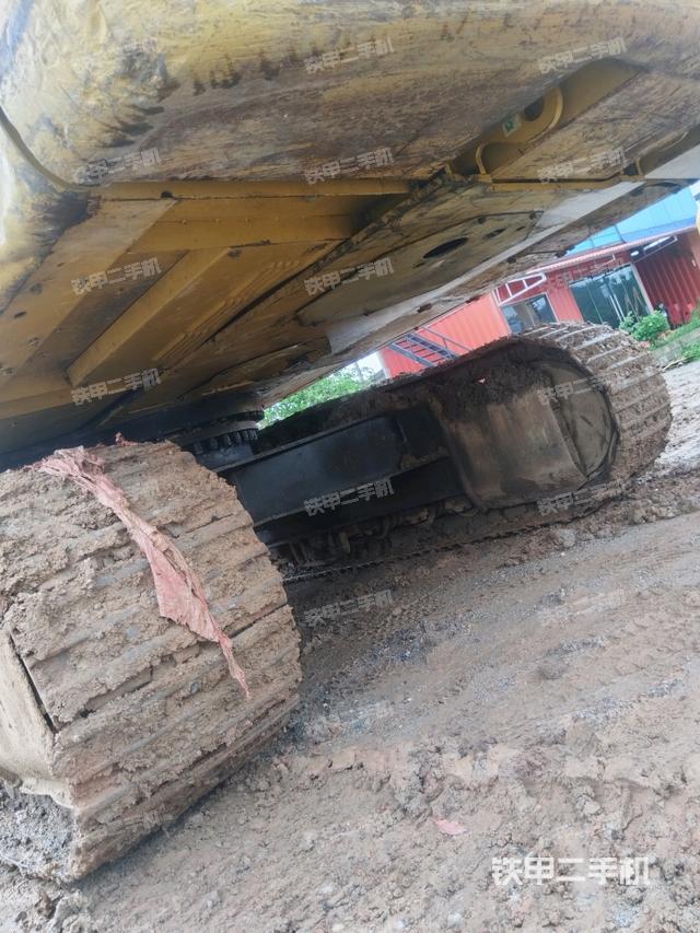 轉(zhuǎn)盤和下車架正前(工作和回轉(zhuǎn)裝置) 轉(zhuǎn)盤和下車架正前(工作和回轉(zhuǎn)裝置)