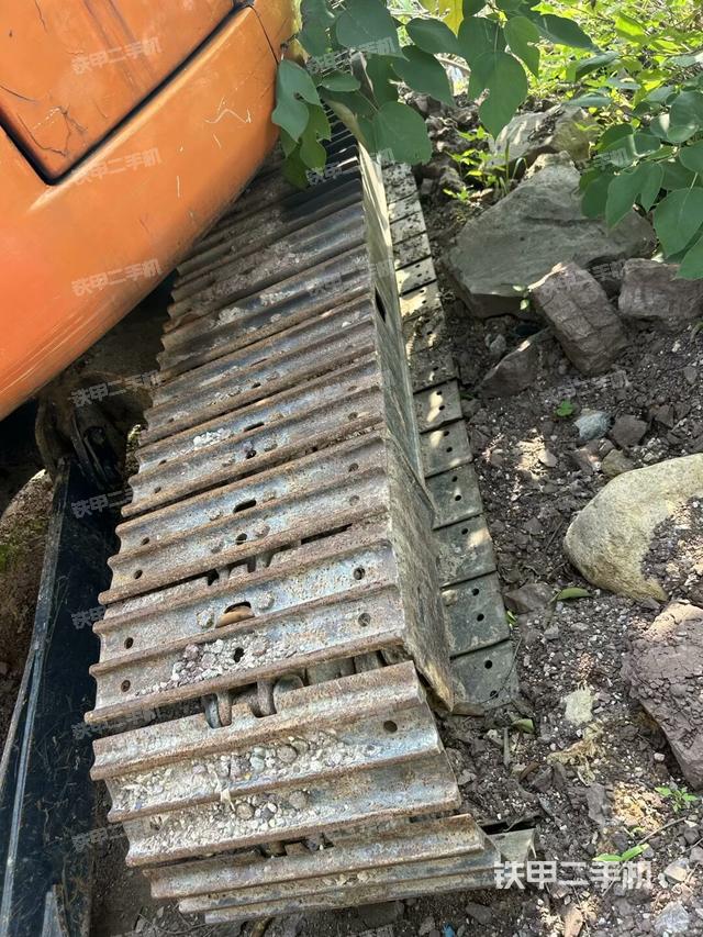 单侧履带整体(整机外观) 单侧履带整体(整机外观)