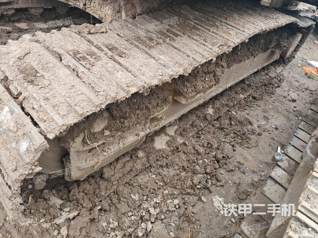 右側(cè)履帶整體(行走機構(gòu)) 右側(cè)履帶整體(行走機構(gòu))