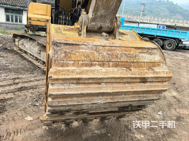 小臂整體左后(工作和回轉(zhuǎn)裝置) 小臂整體左后(工作和回轉(zhuǎn)裝置)
