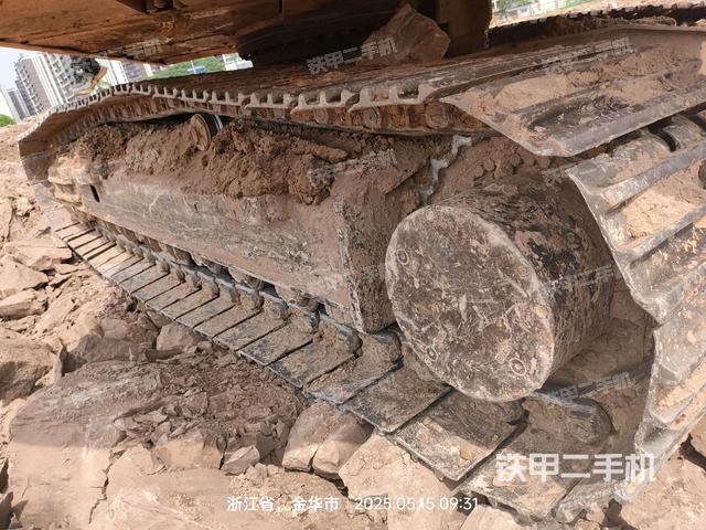 單側(cè)履帶整體(整機(jī)外觀) 單側(cè)履帶整體(整機(jī)外觀)