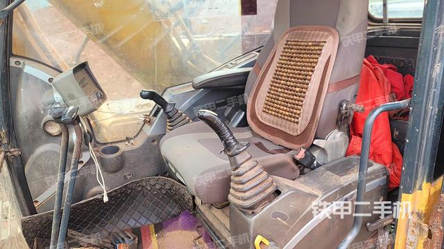 驾驶室整体（整机外观）