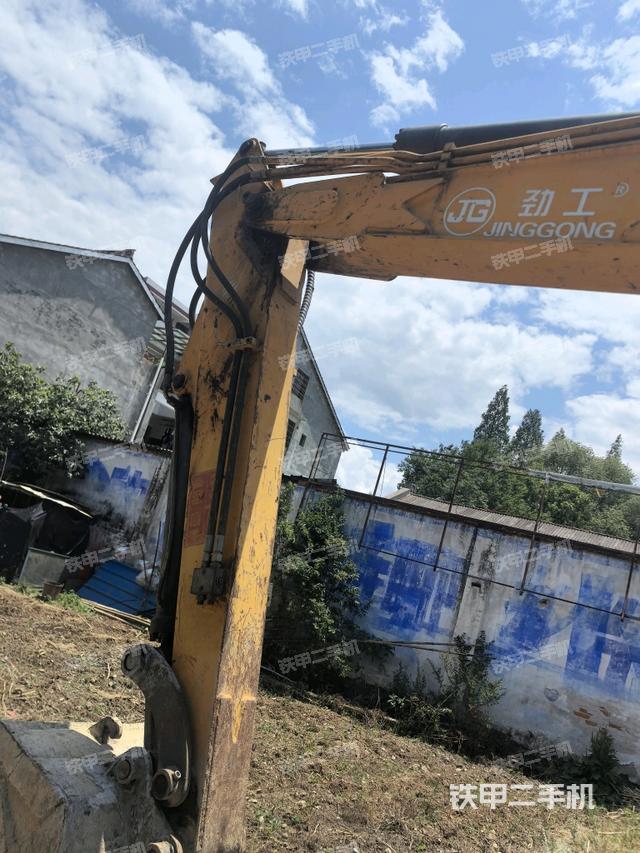 小臂整体左后(工作和回转装置) 小臂整体左后(工作和回转装置)