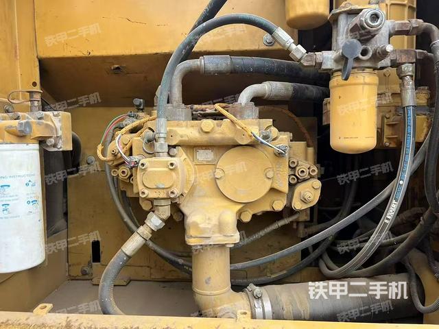 液壓泵艙室正面整體(整機(jī)外觀) 液壓泵艙室正面整體(整機(jī)外觀)