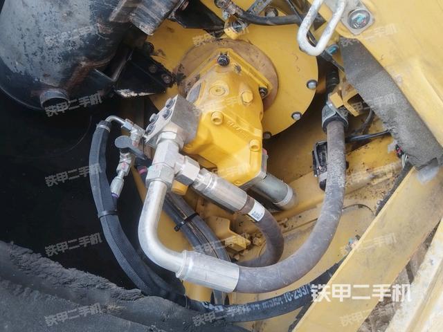 液壓泵艙室正面整體(整機外觀) 液壓泵艙室正面整體(整機外觀)