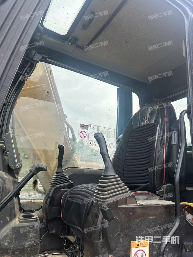 駕駛室整體(整機外觀) 駕駛室整體(整機外觀)