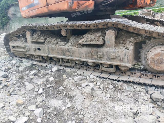 左側(cè)履帶整體?(行走機(jī)構(gòu)) 左側(cè)履帶整體?(行走機(jī)構(gòu))