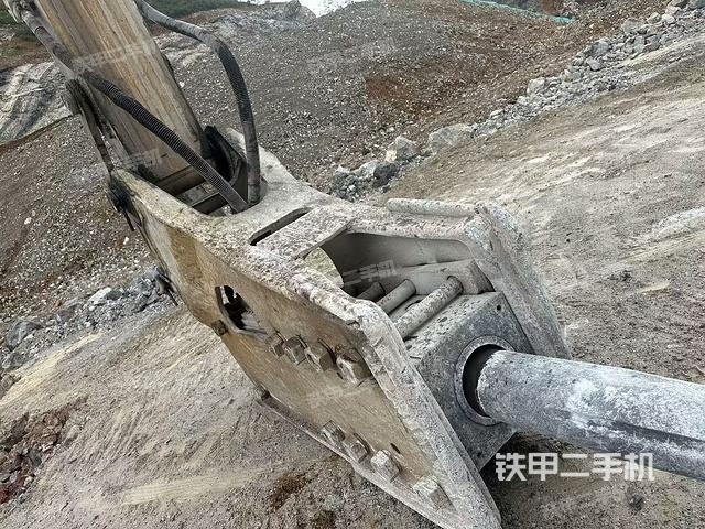 小臂整體左后(工作和回轉(zhuǎn)裝置) 小臂整體左后(工作和回轉(zhuǎn)裝置)