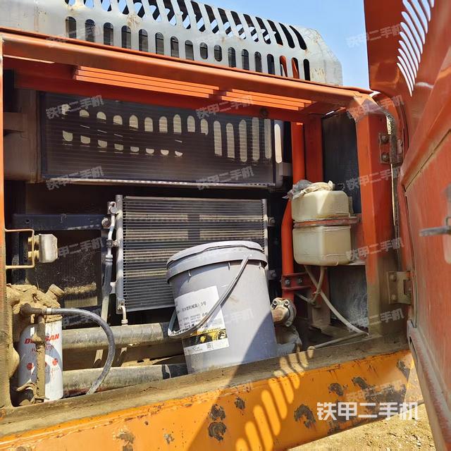 散熱器正面(大件艙室) 散熱器正面(大件艙室)