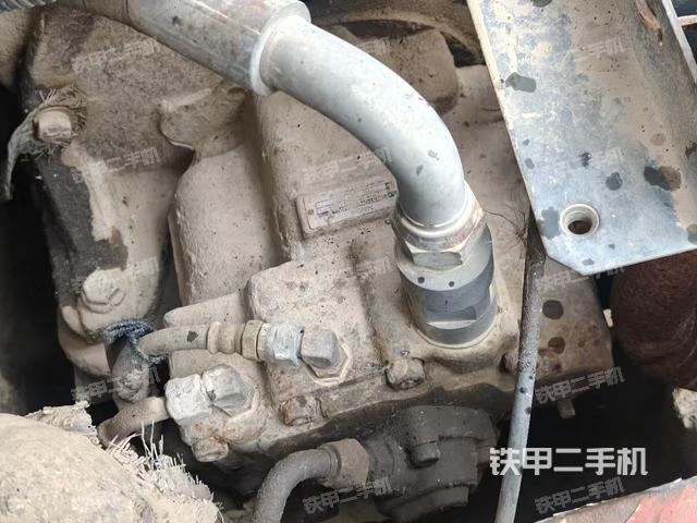 液壓泵艙室正面整體(整機外觀) 液壓泵艙室正面整體(整機外觀)