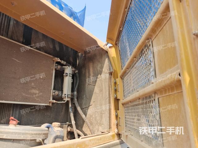 散熱器正面(大件艙室) 散熱器正面(大件艙室)