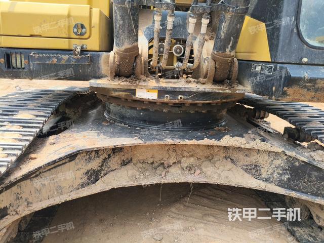 轉(zhuǎn)盤和下車架正前(工作和回轉(zhuǎn)裝置) 轉(zhuǎn)盤和下車架正前(工作和回轉(zhuǎn)裝置)