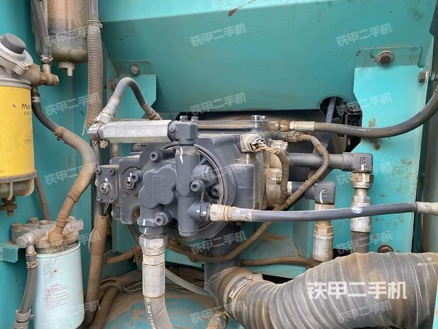 液壓泵艙室正面整體(整機(jī)外觀) 液壓泵艙室正面整體(整機(jī)外觀)