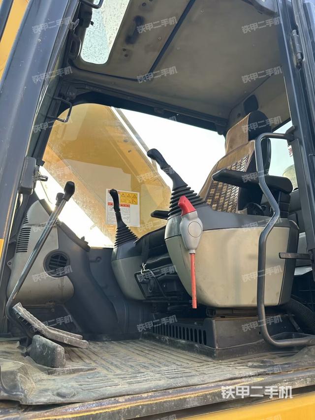 駕駛室整體（整機外觀）