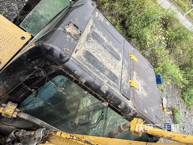 驾驶室顶部（整机外观）