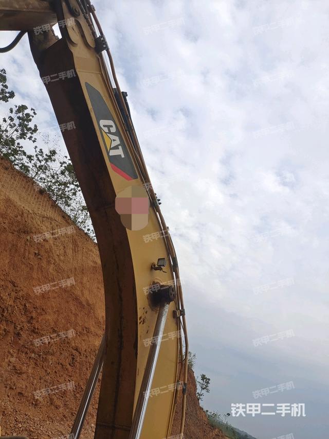 大臂背部俯視(工作和回轉(zhuǎn)裝置) 大臂背部俯視(工作和回轉(zhuǎn)裝置)