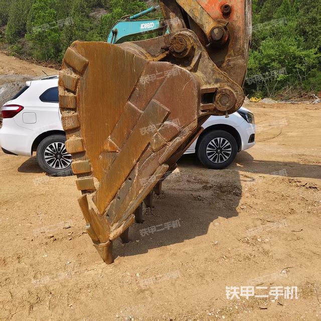 小臂整體左后(工作和回轉(zhuǎn)裝置) 小臂整體左后(工作和回轉(zhuǎn)裝置)
