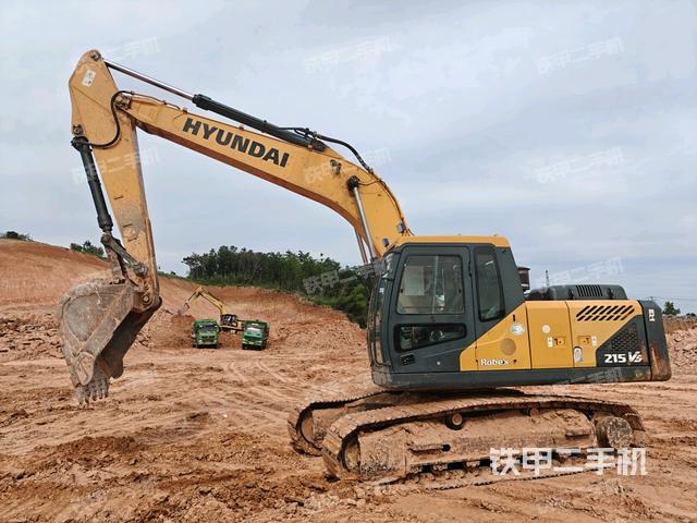 現(xiàn)代R215VS挖掘機