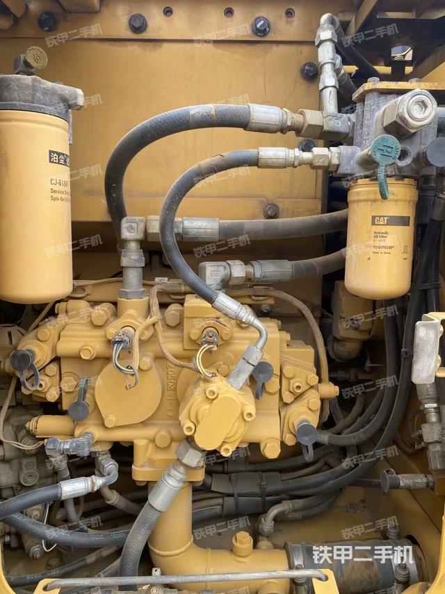 液壓泵艙室正面整體(整機(jī)外觀) 液壓泵艙室正面整體(整機(jī)外觀)