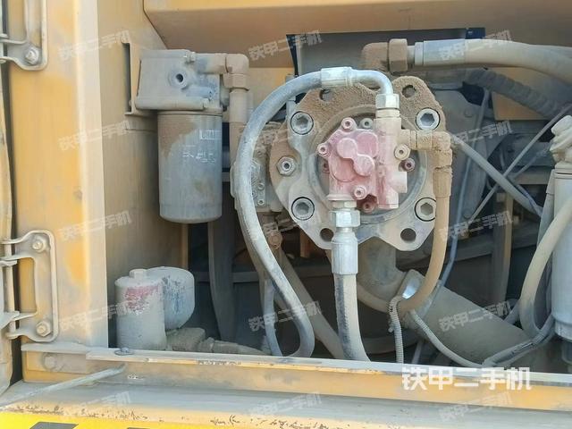 液壓泵艙室正面整體(整機(jī)外觀) 液壓泵艙室正面整體(整機(jī)外觀)