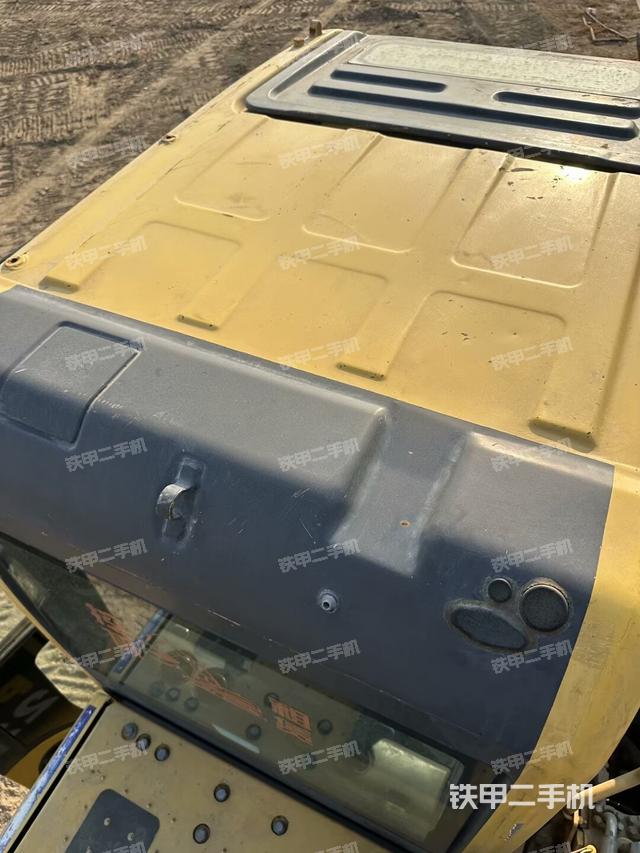 駕駛室頂部（整機外觀）