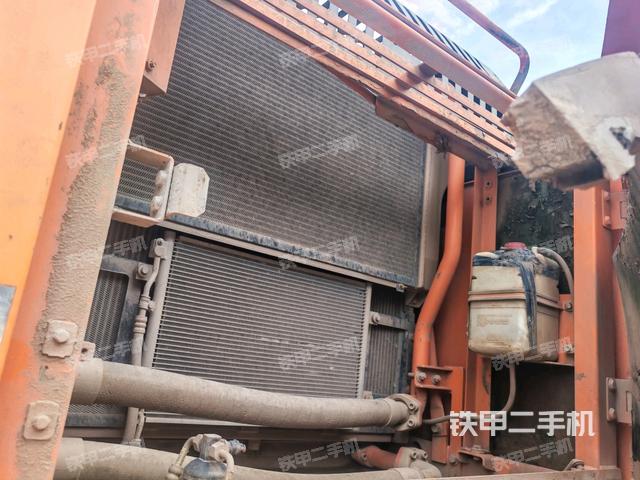 散熱器正面(大件艙室) 散熱器正面(大件艙室)