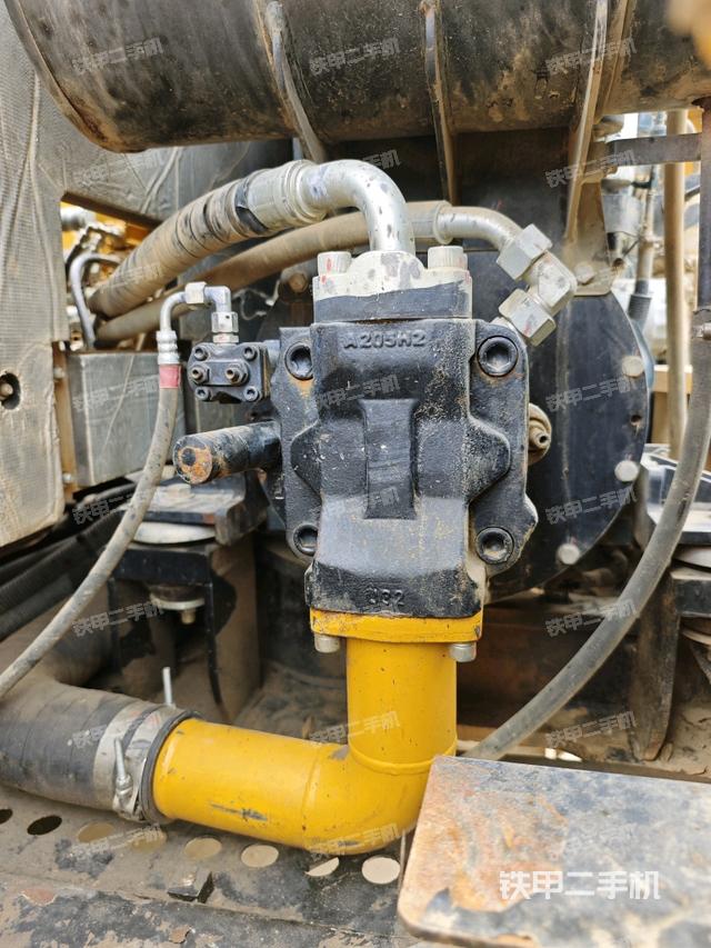 液壓泵艙室正面整體(整機外觀) 液壓泵艙室正面整體(整機外觀)