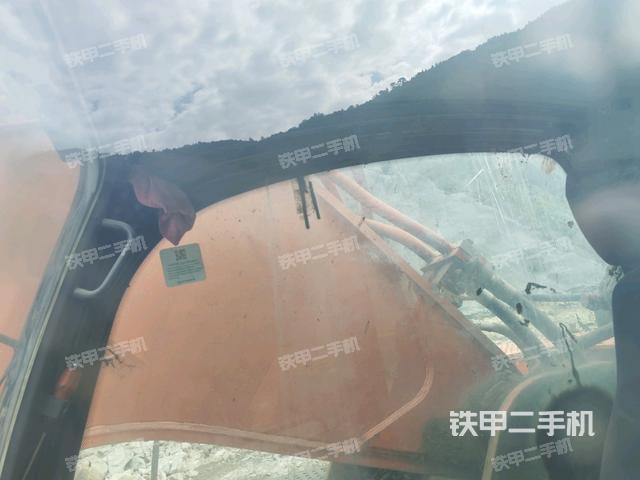 行走控制手柄和踏板?俯拍(駕駛室部分) 行走控制手柄和踏板?俯拍(駕駛室部分)