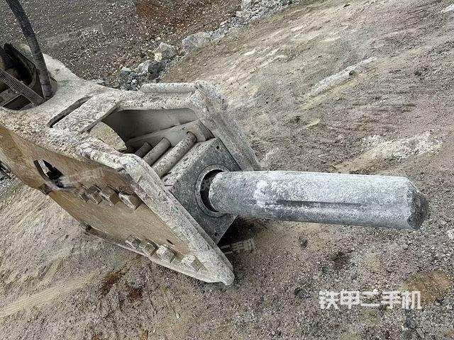 鏟斗右后整體(工作和回轉(zhuǎn)裝置) 鏟斗右后整體(工作和回轉(zhuǎn)裝置)