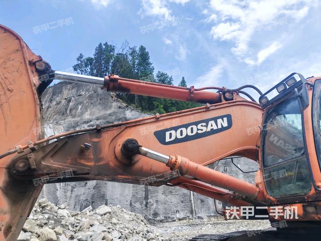 大臂整體?右側(cè)(工作和回轉(zhuǎn)裝置) 大臂整體?右側(cè)(工作和回轉(zhuǎn)裝置)