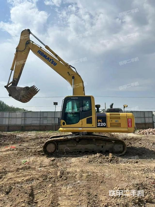 小松PC220-8M0挖掘機(jī)